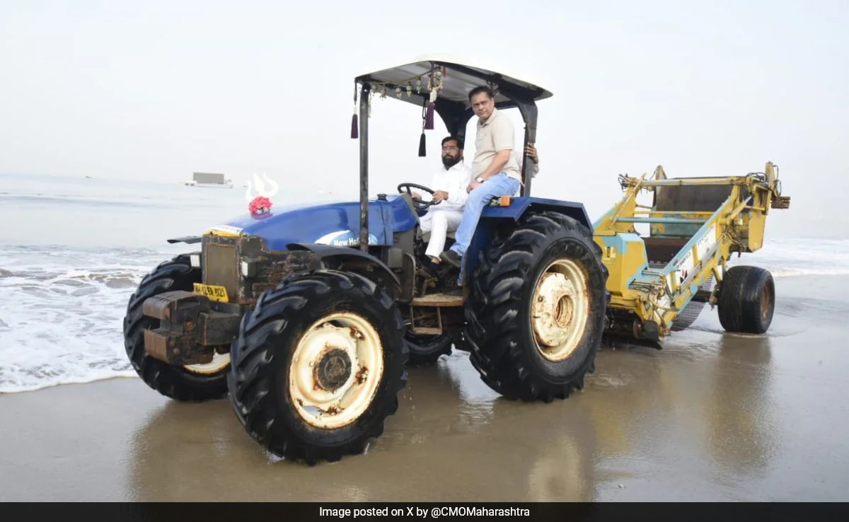 Eknath Shinde Joins Cleanliness Drive At Mumbai’s Juhu Beach