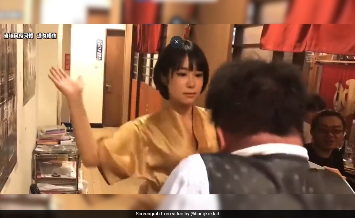 Japan Eatery Where People Pay To Get Slapped By Waitresses Stops Bizarre Service
