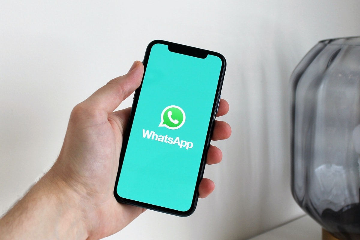 WhatsApp Working on Theme Colours; Rolling Out Sticker Editor Feature on Latest iOS Beta: Report