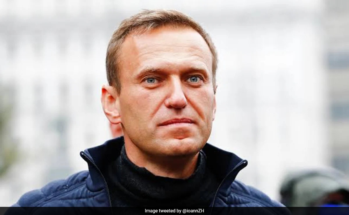 Russia’s Jailed Alexei Navalny Says He Is Forced To Listen To Pro-Putin Singer Every Morning