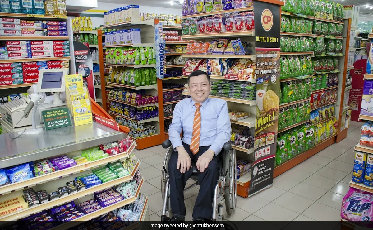 A Polio Survivor, Who Ran A Roadside Stall, Is Now Malaysia’s Newest Billionaire. His Net Worth Is…